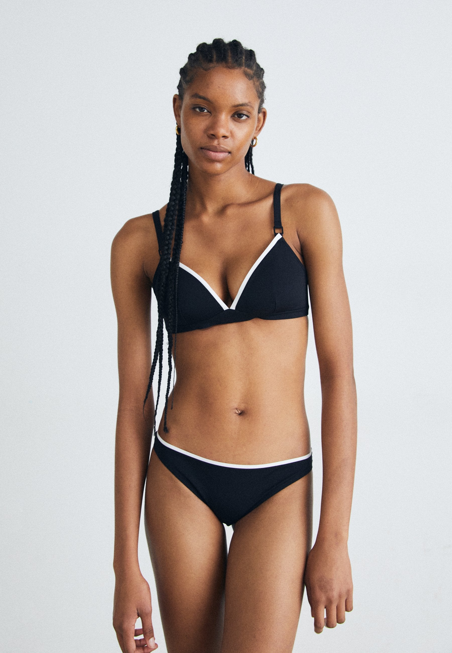 WIREFREE TRIANGLE SPACER BRA Media 2