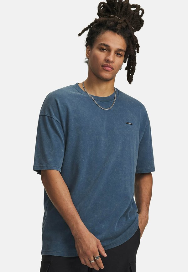 Under Armour HEAVYWEIGHT LOGO WASH - Basic T-shirt - wham blue