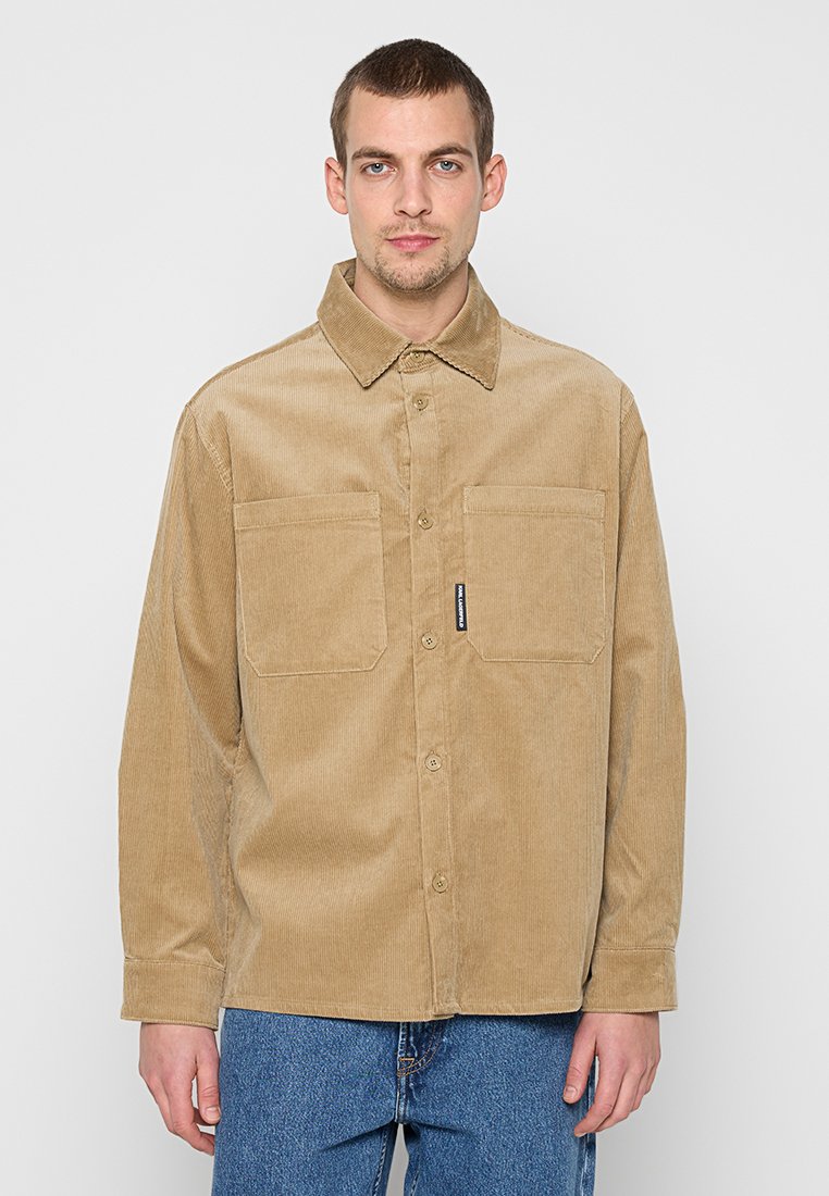 REGULAR FIT  Media 1
