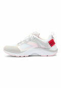 Weiße und rosa Sportschuhe aus Mesh und Wildleder, mit grauen Akzenten, gebrandetem Fersenpatch und strukturiertem Außensohle.