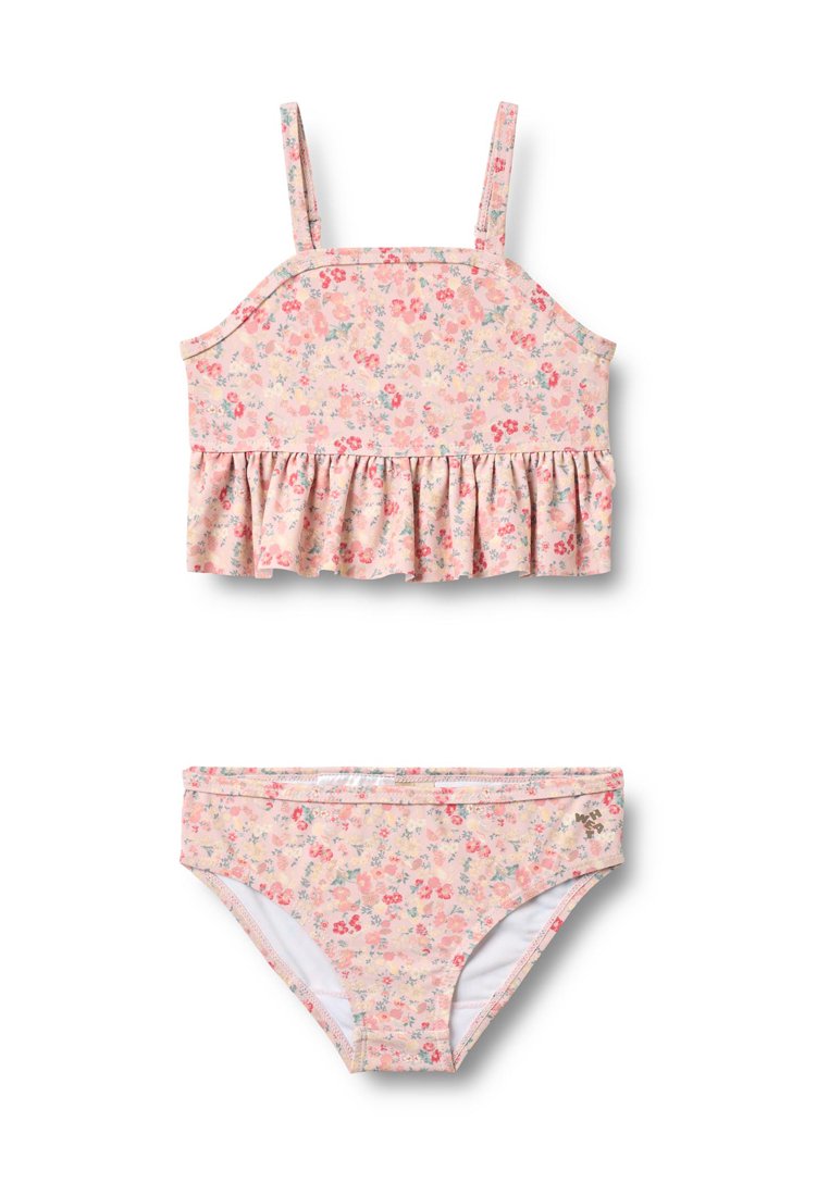 Zweiteiliges Badeset mit floral gemustertem Crop-Top mit Rüschen und passendem Bikinihöschen, beide in Rosatönen und Creme.