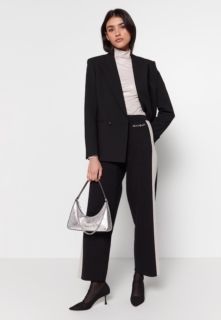 REGULAR FIT Media 2