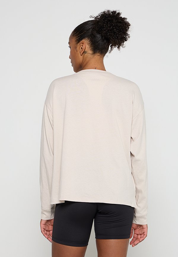 DKNY Sport