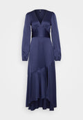 Navyblaues Satin-Midi-Kleid mit langen Puffärmel, tiefem V-Ausschnitt und mehrlagigem Rockdesign mit asymmetrischem Saum.