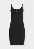 Schwarzes, figurbetontes ärmelloses Kleid mit dünnen Trägern und kleinem rechteckigem blauem Logoaufnäher mittig auf der Brust mit der Aufschrift "HUGO".