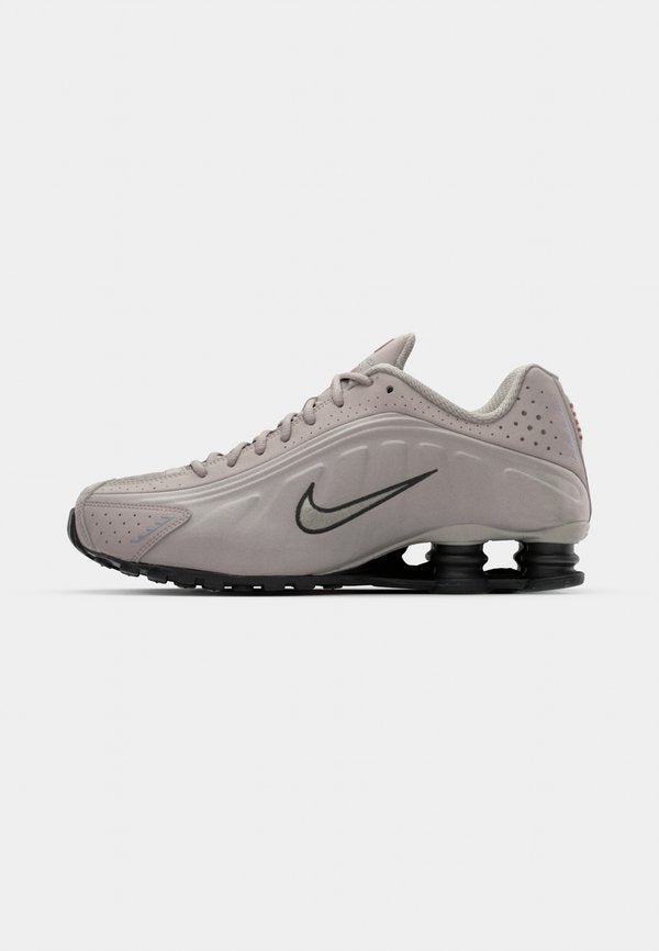 Nike Sportswear SHOX R4 - Trainers - college grey/black/university red/metallic silver