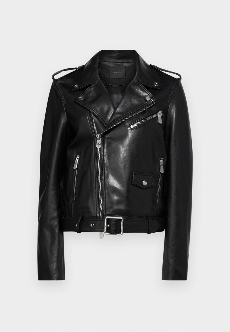 Schwarze Leder-Bikerjacke mit strukturiertem Finish, asymmetrischem Reißverschluss, mehreren Reißverschlusstaschen und einem taillierten Bund. Mit klassischen Designdetails.