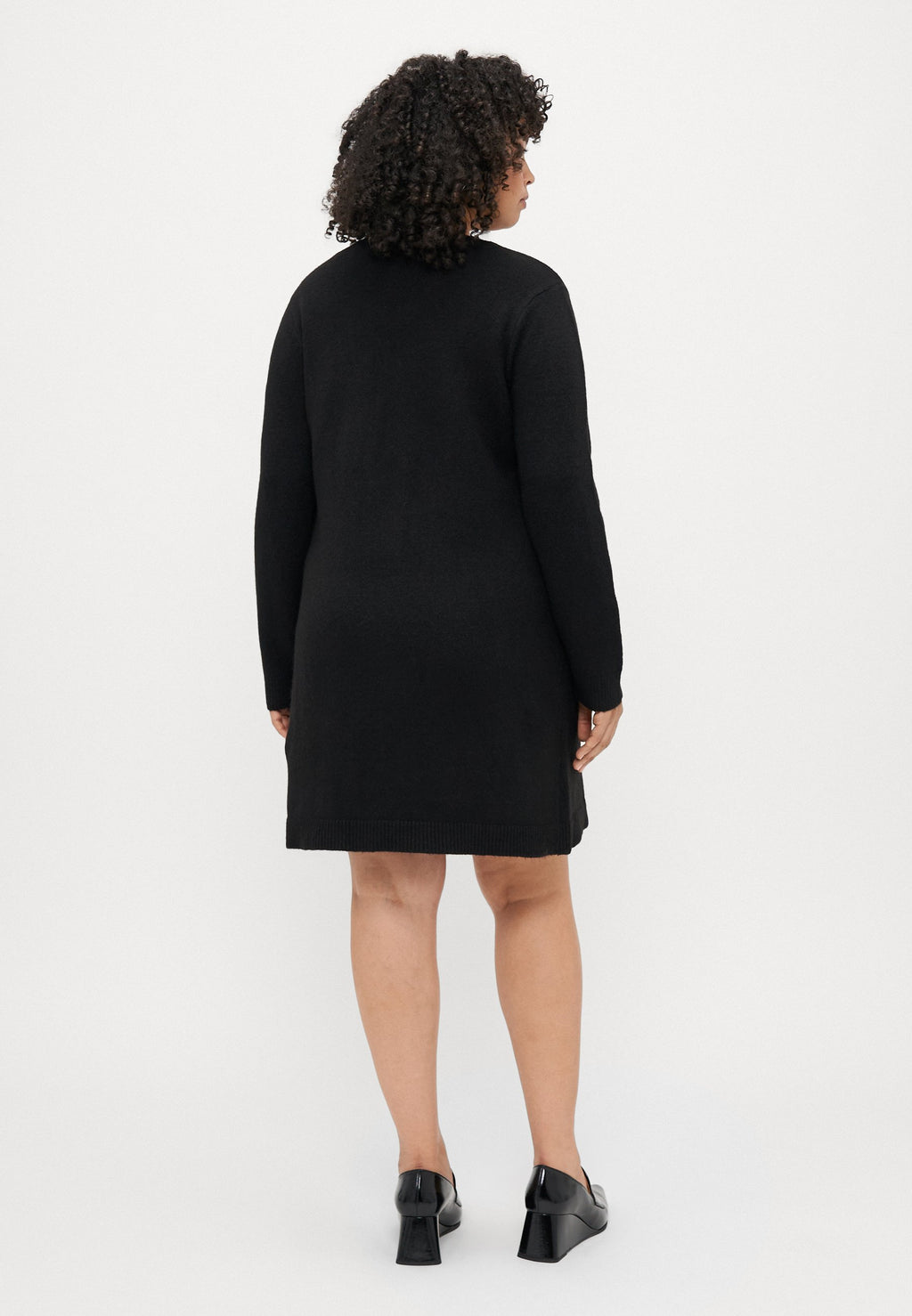 Knitted CARABBY Short Media 4