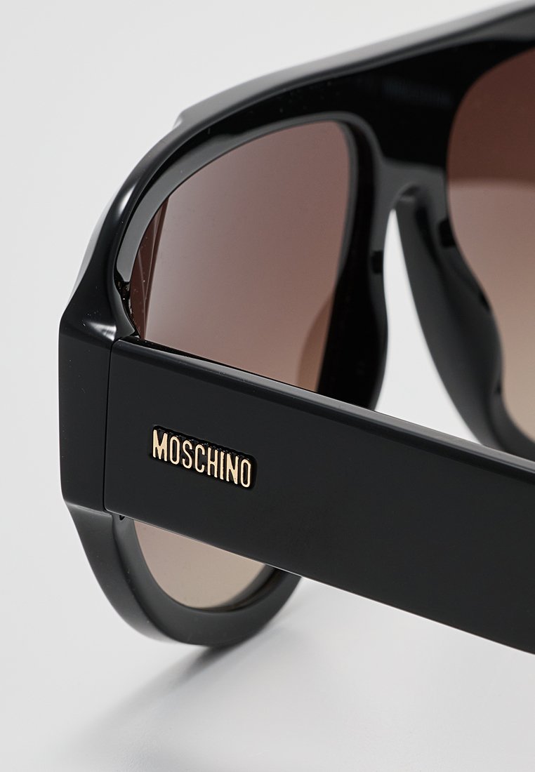 MOSCHINO