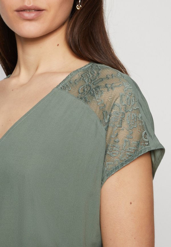 Vero Moda Tall VMRUSK V NECK