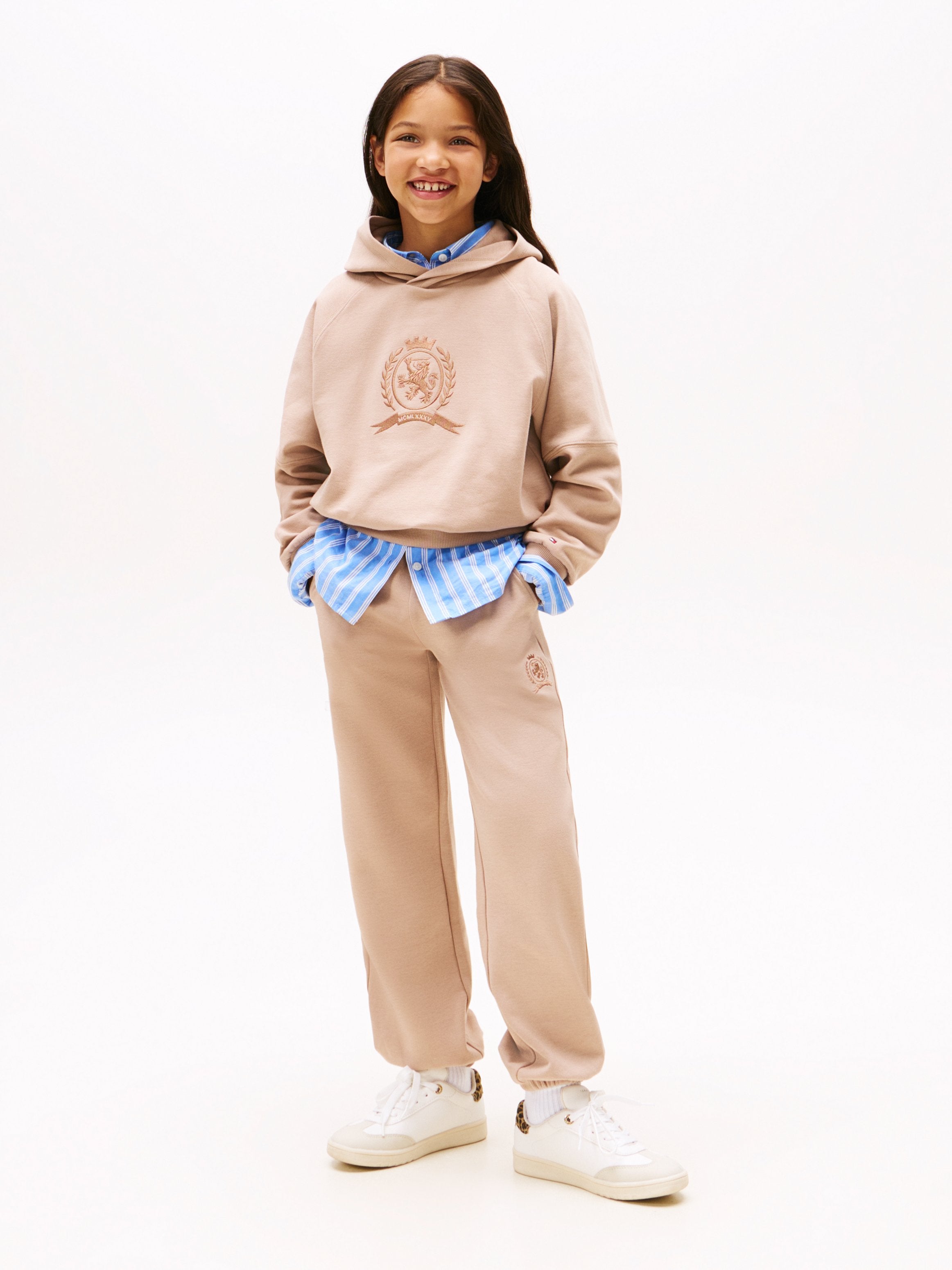 TONAL CREST SWEATPANTS Media 2