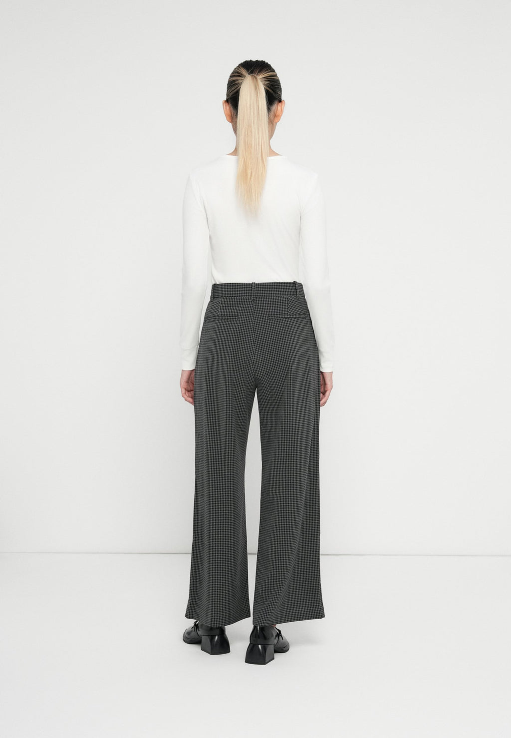 GAP WIDE LEG
