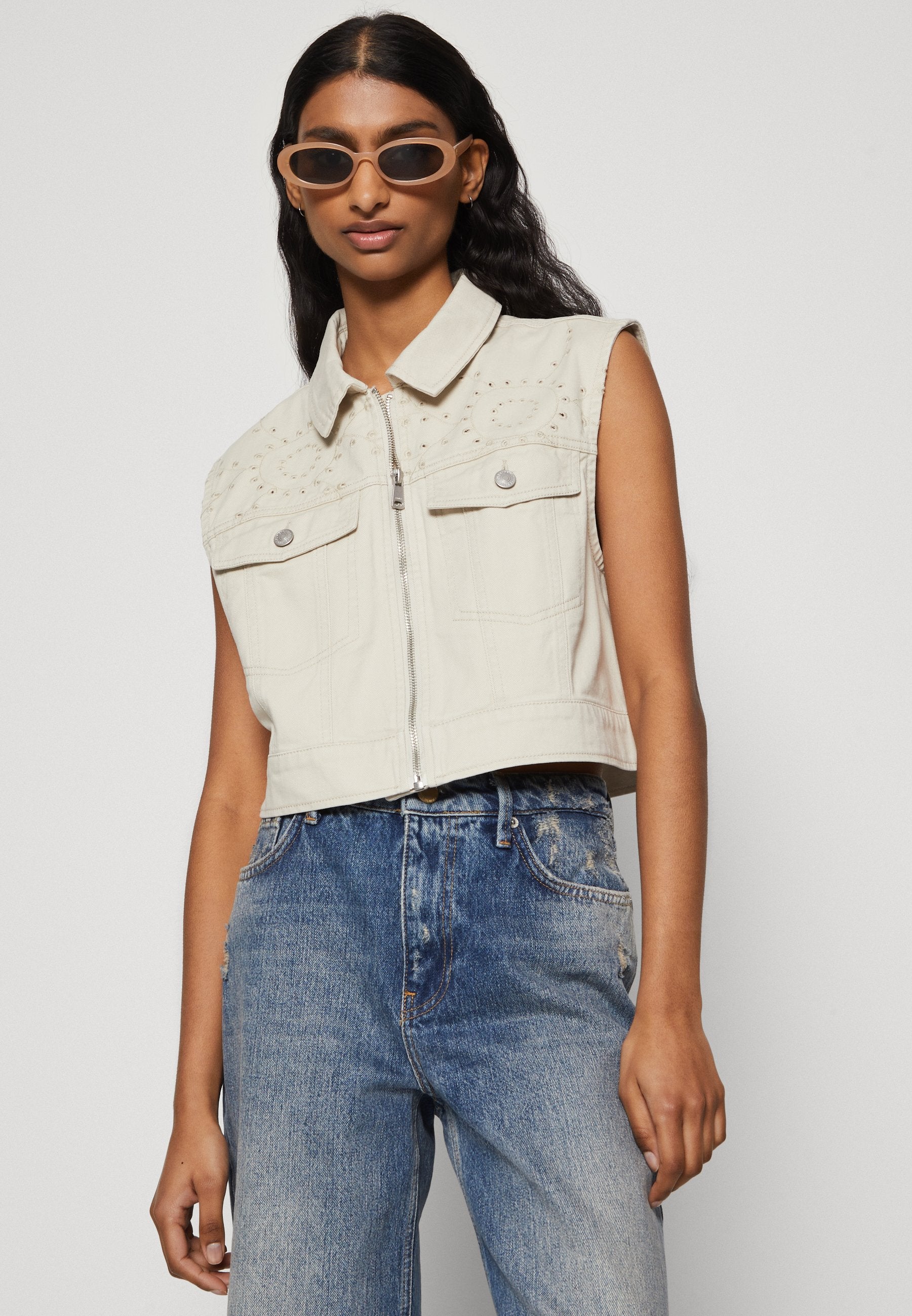 ONLELSA WAISTCOAT Media 5