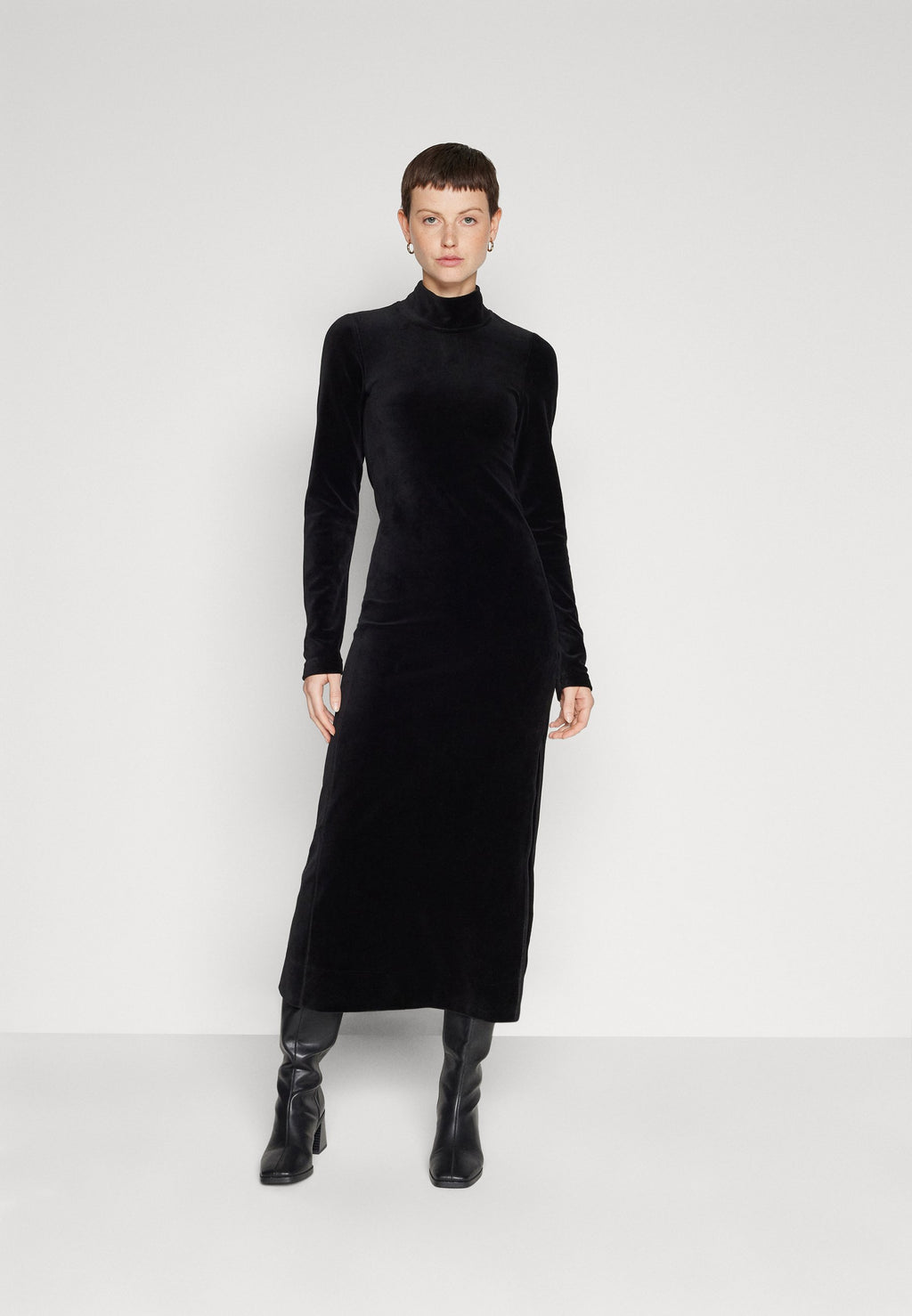 SLIT DRESS Media 2