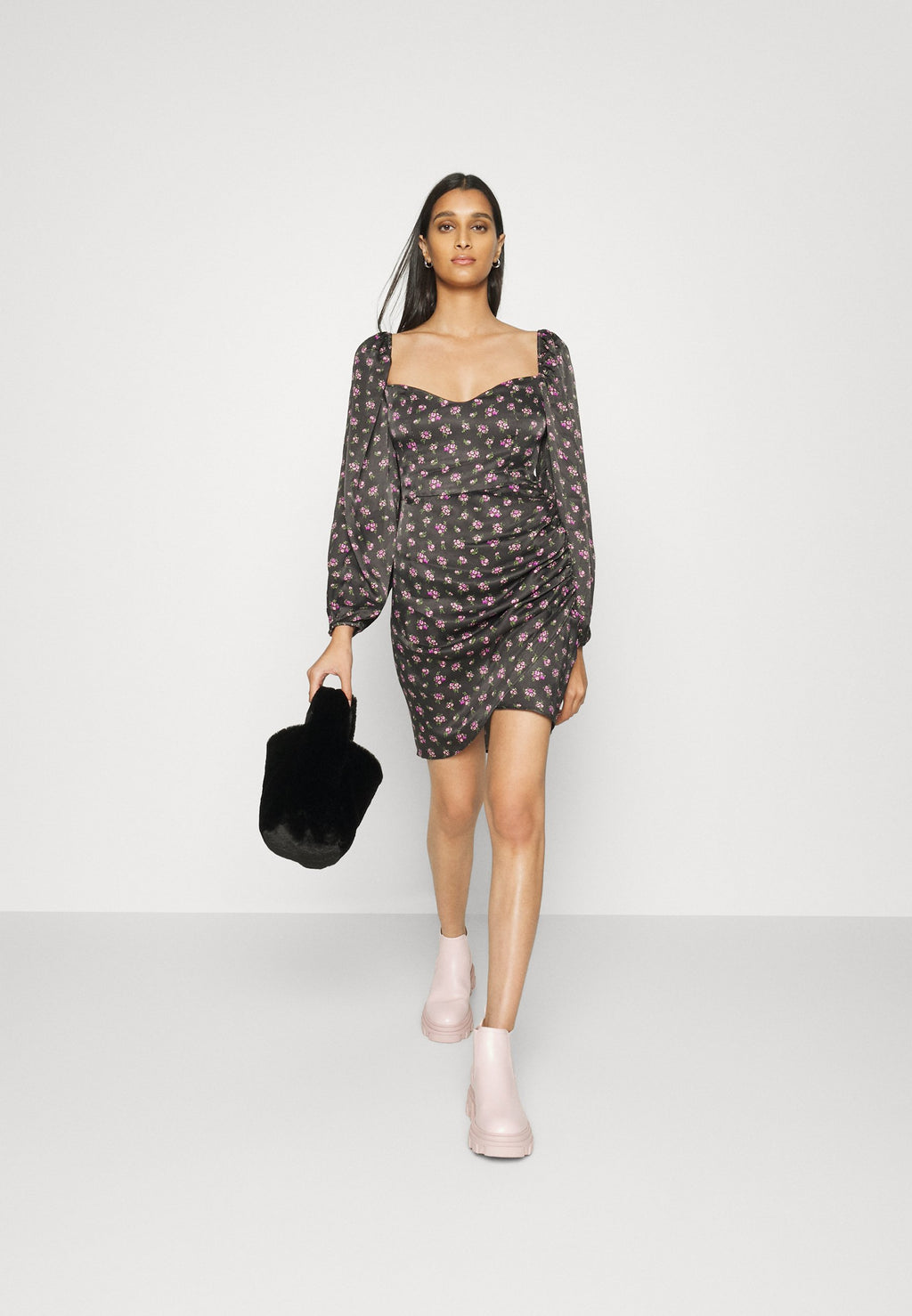 NA-KD SHAPED CUPS MINI DRESS