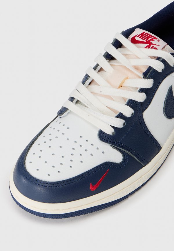Jordan AIR JORDAN 1 RETRO