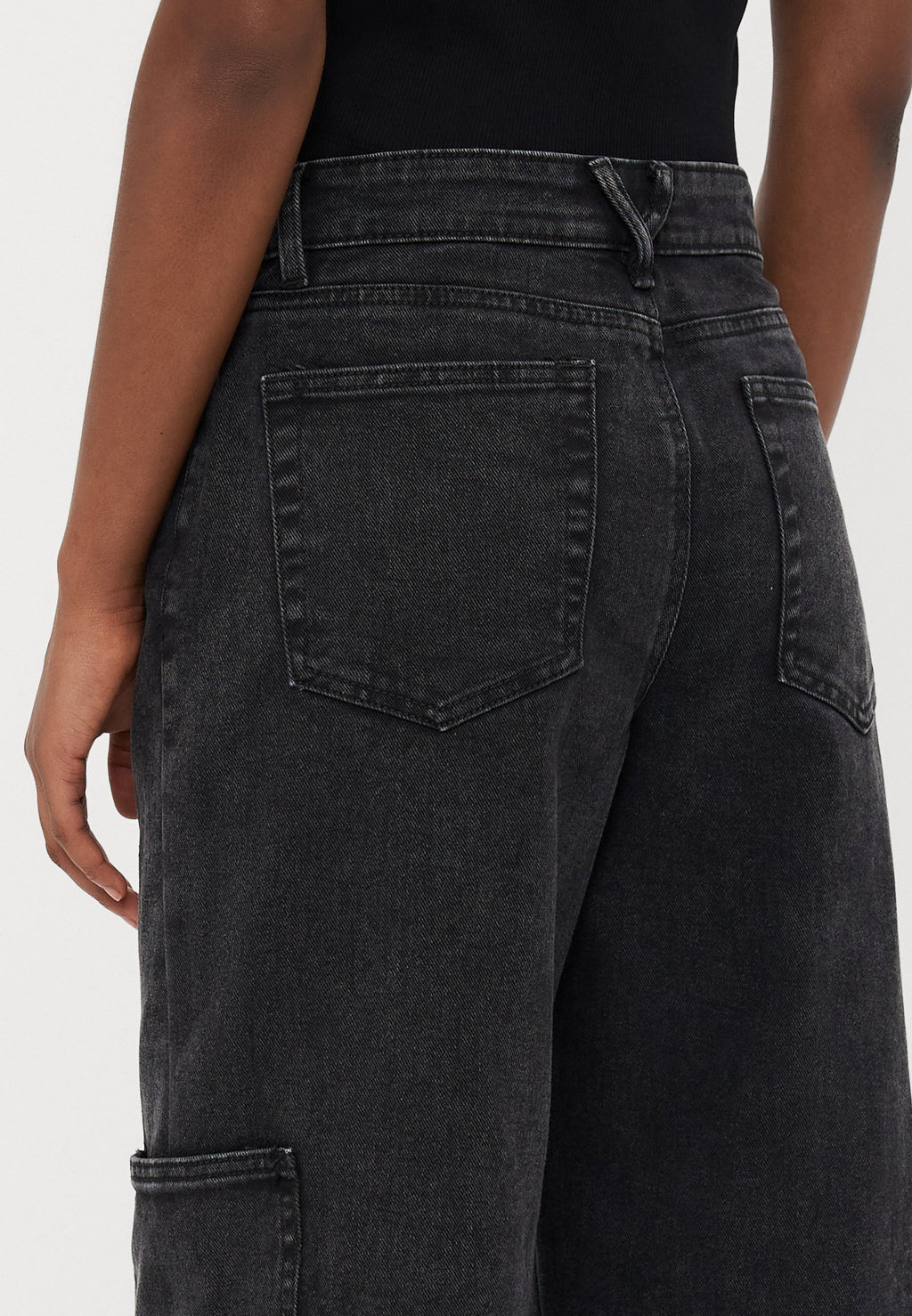 ONLKIRA CARGO Media 5