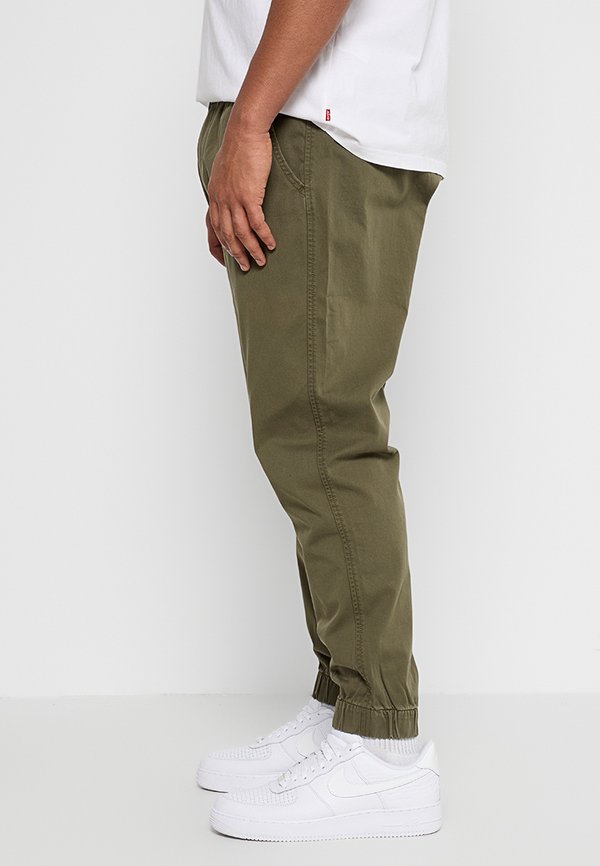 Levi's® Plus TAPERED FIT