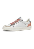 Weißer Ledersneaker mit silbernen Akzenten und einer pinkfarbenen Zunge. Verfügt über Wildlederdetails und eine strukturierte Zehenkappe. Gummisohle. Lässiges Design.