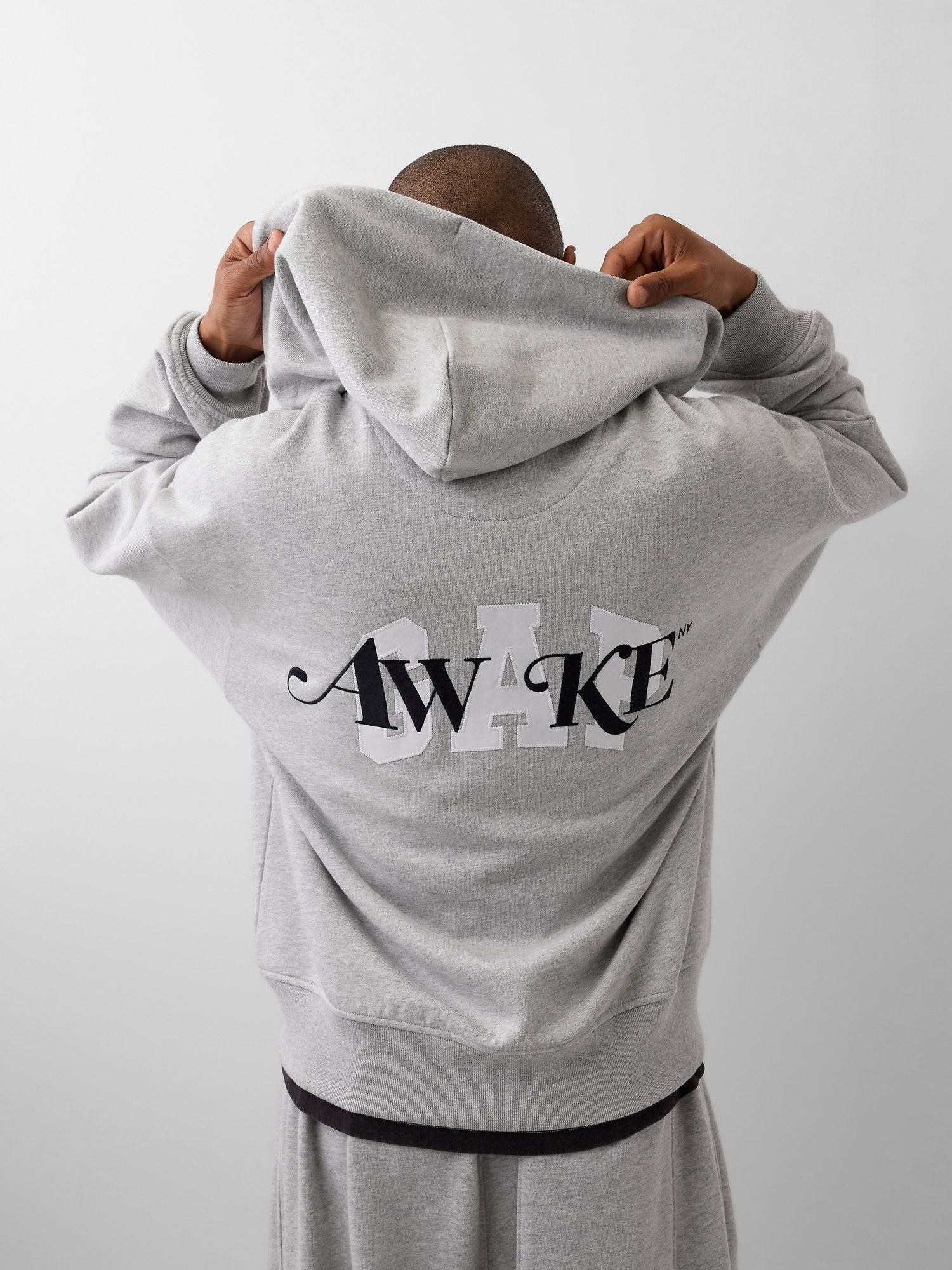 GAP GAP AWAKE NY HEAVYWEIGHT OVERSIZED LOGO ZIP HOODIE