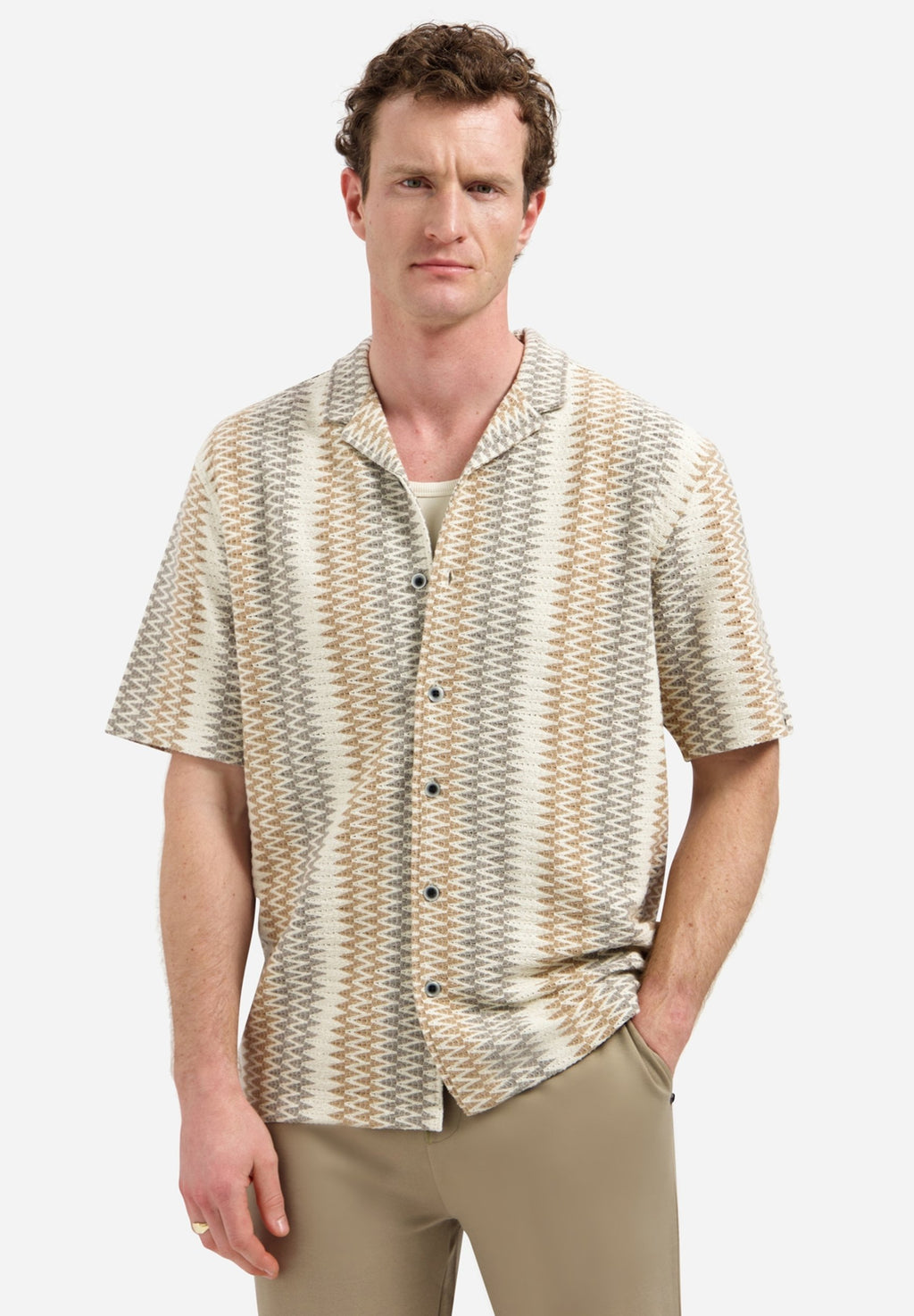 WITH SHORT SLEEVES Media 3