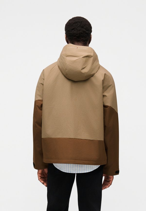 Tommy Hilfiger PERFORMANCE WATER REPELLENT RELAXED PADDED JACKET
