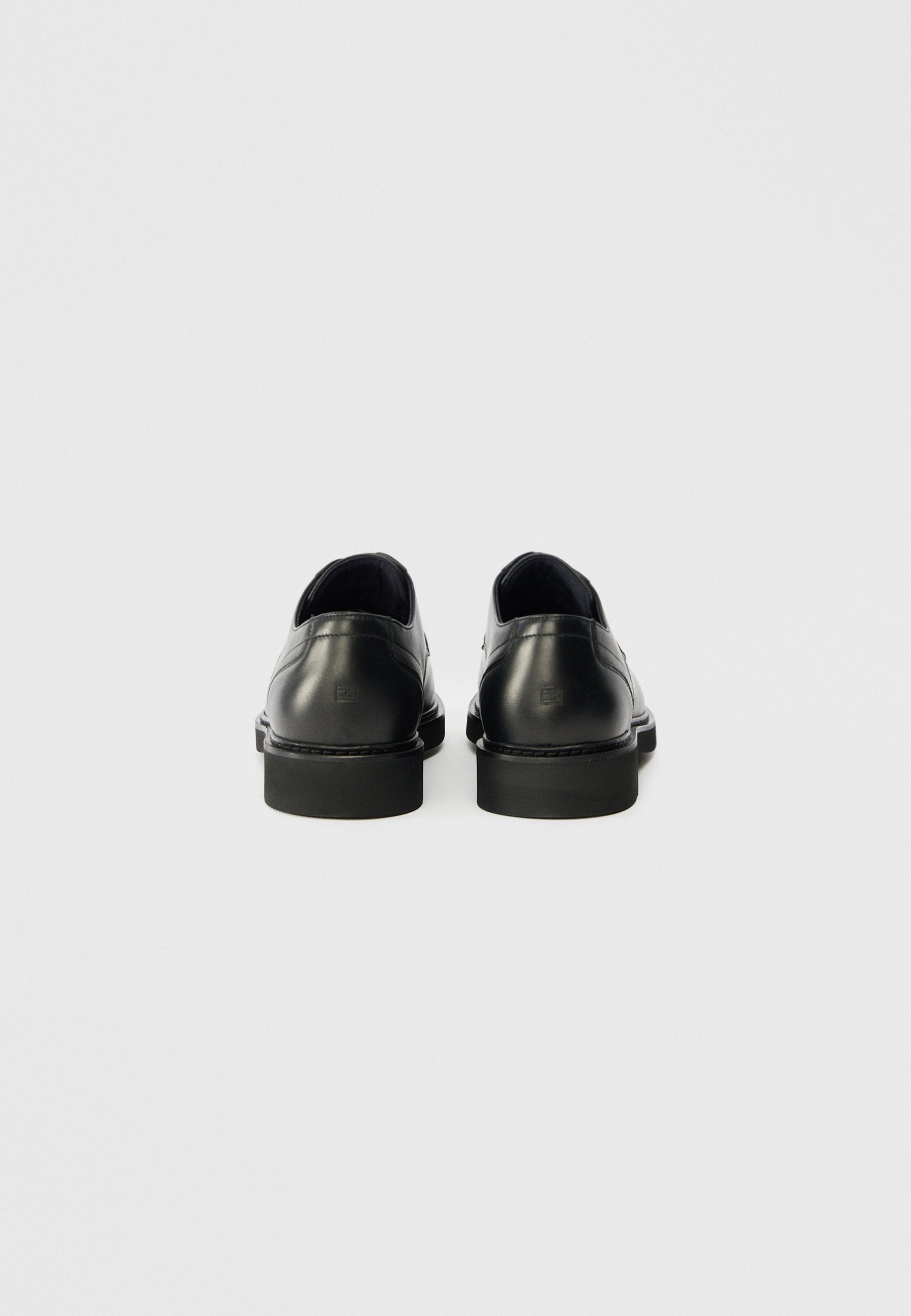 ULTRA LIGHTWEIGHT LEATHER DERBY SHOES Media 3