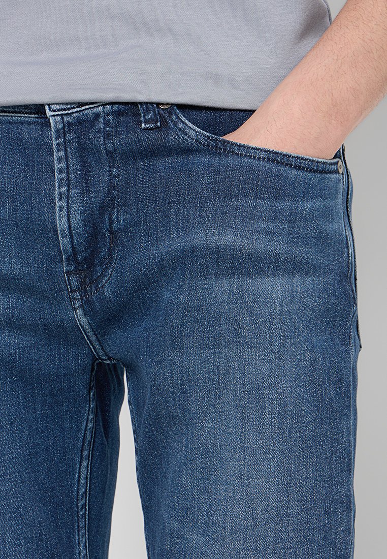 7 for all mankind