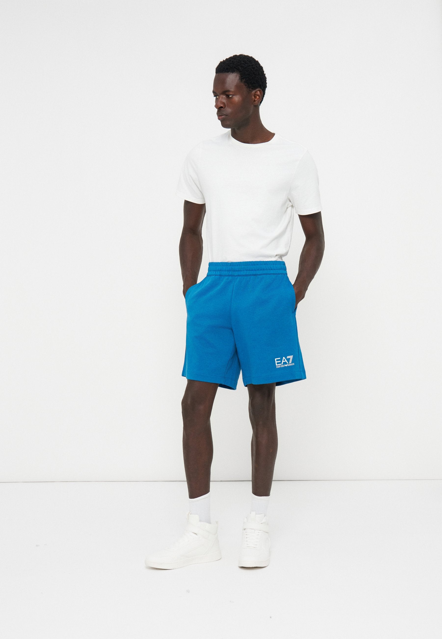 EA7 Emporio Armani Kurze Sporthose Media 3