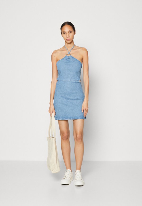 GAP HALTER CUT OUT