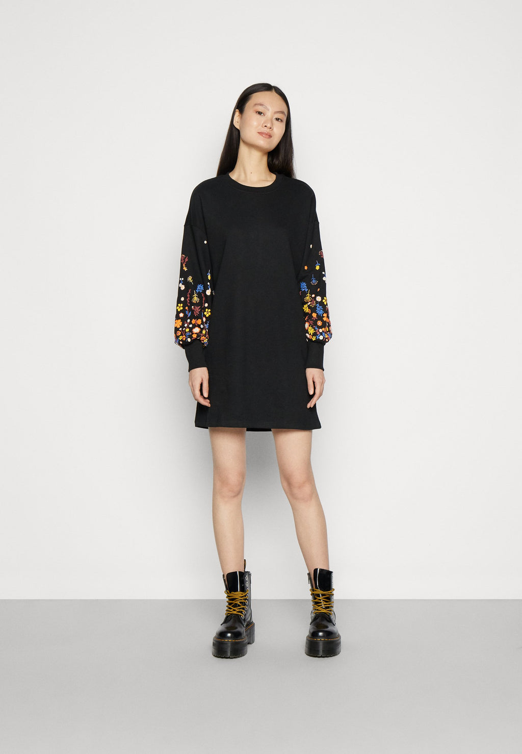 ONLBROOKE FLOWER DRESS Media 3