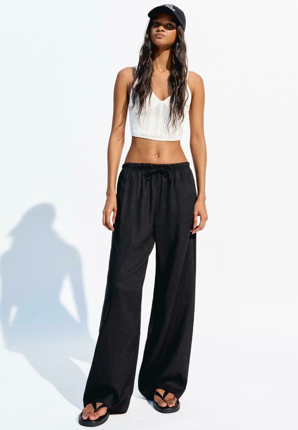 Bershka Trousers - black