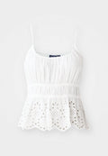 Weißes Baumwoll-Camisole mit verstellbaren Trägern, gerafftem Oberteil und einem gewellten Saum mit gestickten floralem Durchbrüchen.