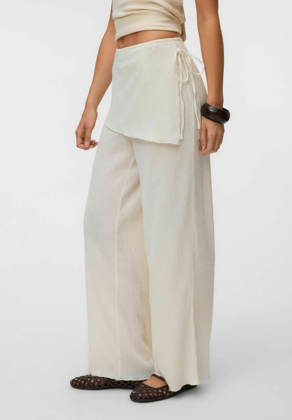 Vero Moda TROUSERS VMNORA MID WAIST TROUSERS - Trousers - snow white