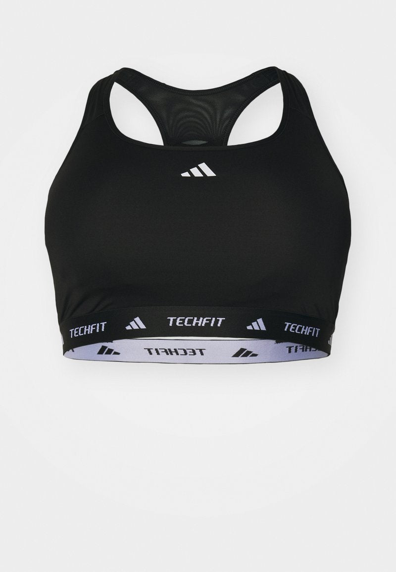 Schwarze Sport-BH mit einem Mesh-Racerback-Design. Verfügt über ein weißes "TECHFIT"-Logo-Band an der Unterseite und ein adidas-Logo auf der Vorderseite.