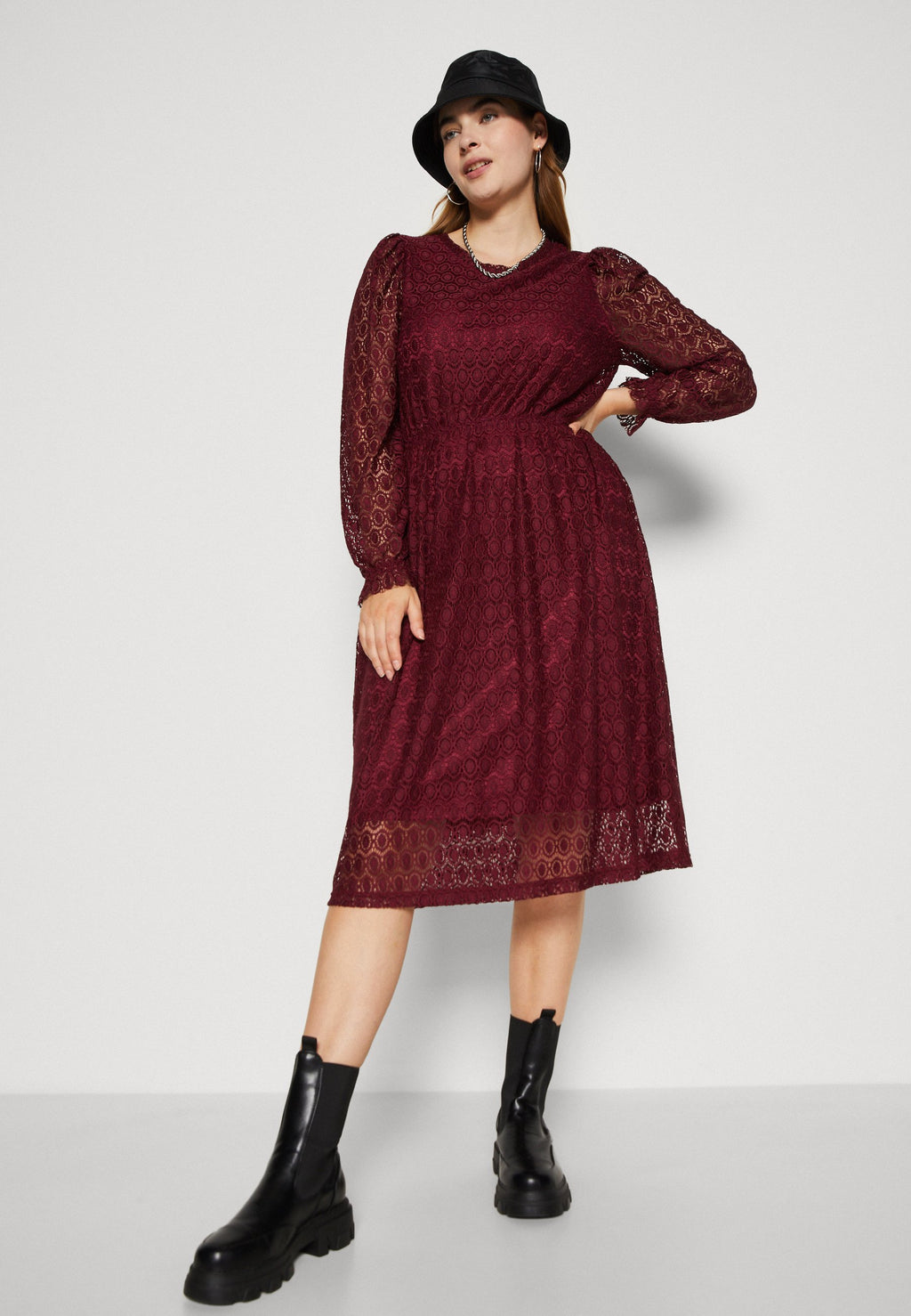 CAREMILA DRESS Media 5