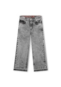 Weite Jeans aus ausgewaschenem schwarzem Denim, mit hoher Taille, fünf Taschen und kontrastierenden Nähten. Glatte Oberfläche mit sauberen Nähten.
