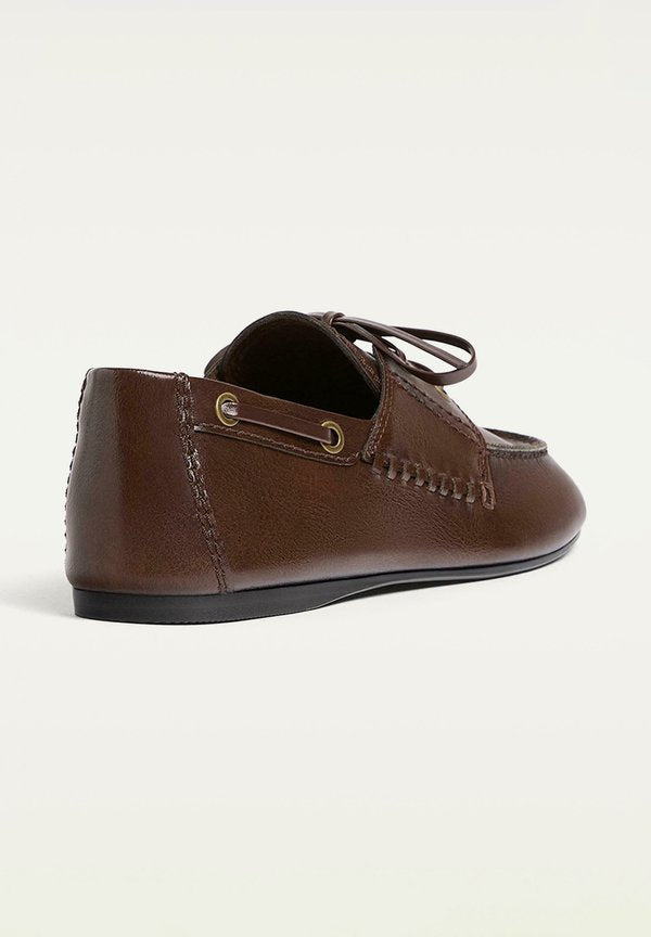 Stradivarius LOAFERS WITH STITCHING DETAIL