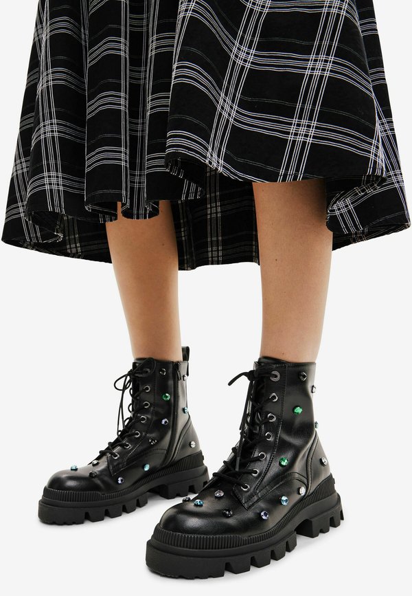 Desigual APPLIQUÉD TRACK-SOLE