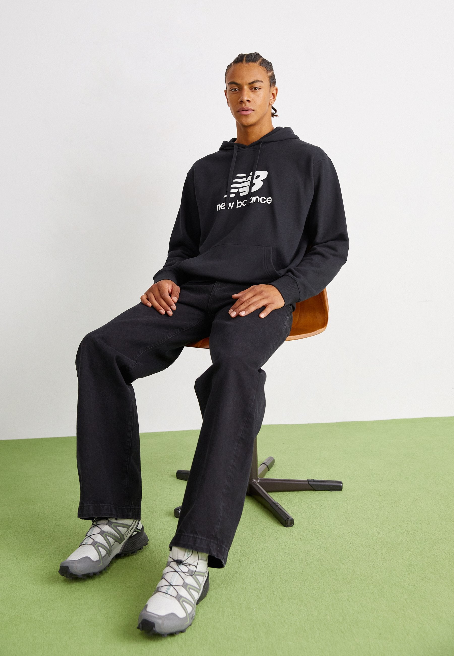 New Balance SPORT ESSENTIALS STACKED LOGO