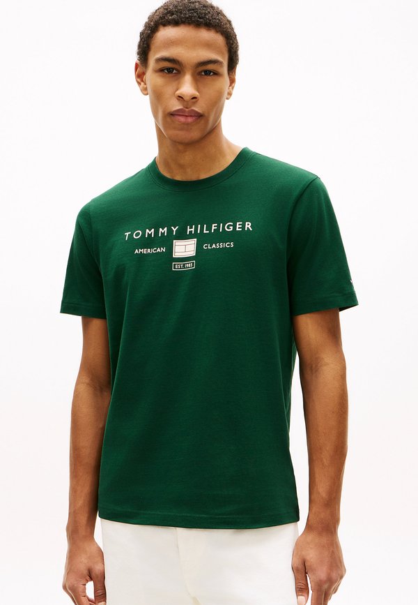 Tommy Hilfiger BRAND LOVE MONO STACK TEE - Print T-shirt - nocturnal green