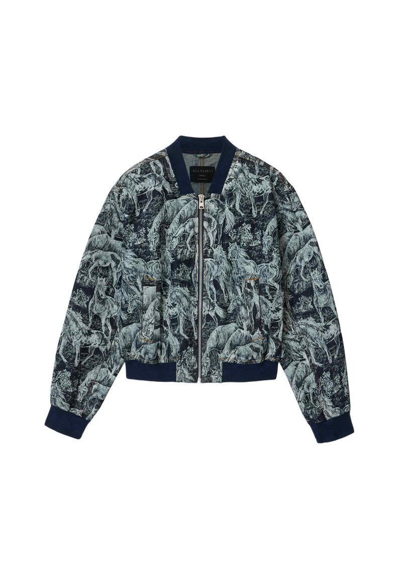 Bomberjacke mit marineblauen Bündchen und Kragen, bedeckt mit detaillierten grauen Pferdeillustrationen auf dunklem Hintergrund, vorderem Reißverschluss und zwei Taschen.