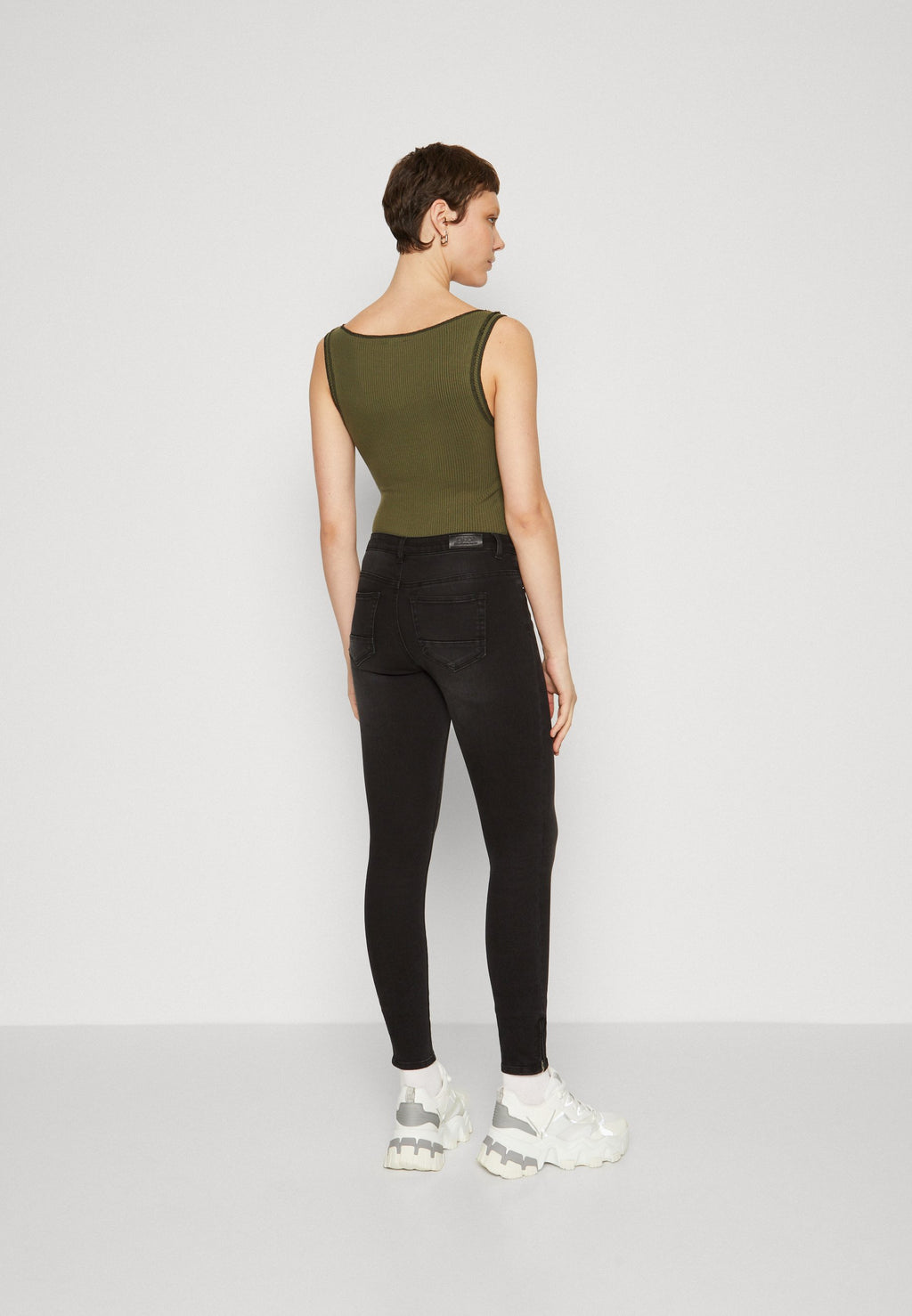 ONLKENDELL ZIP Media 4
