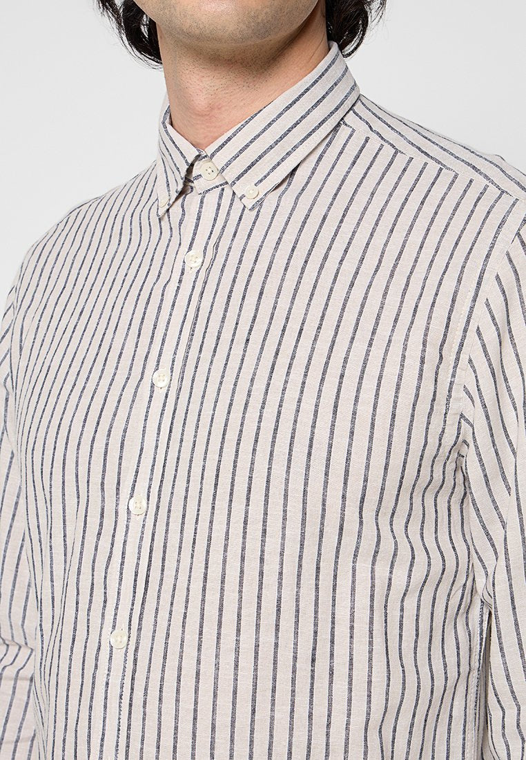 REGULAR FIT Media 3