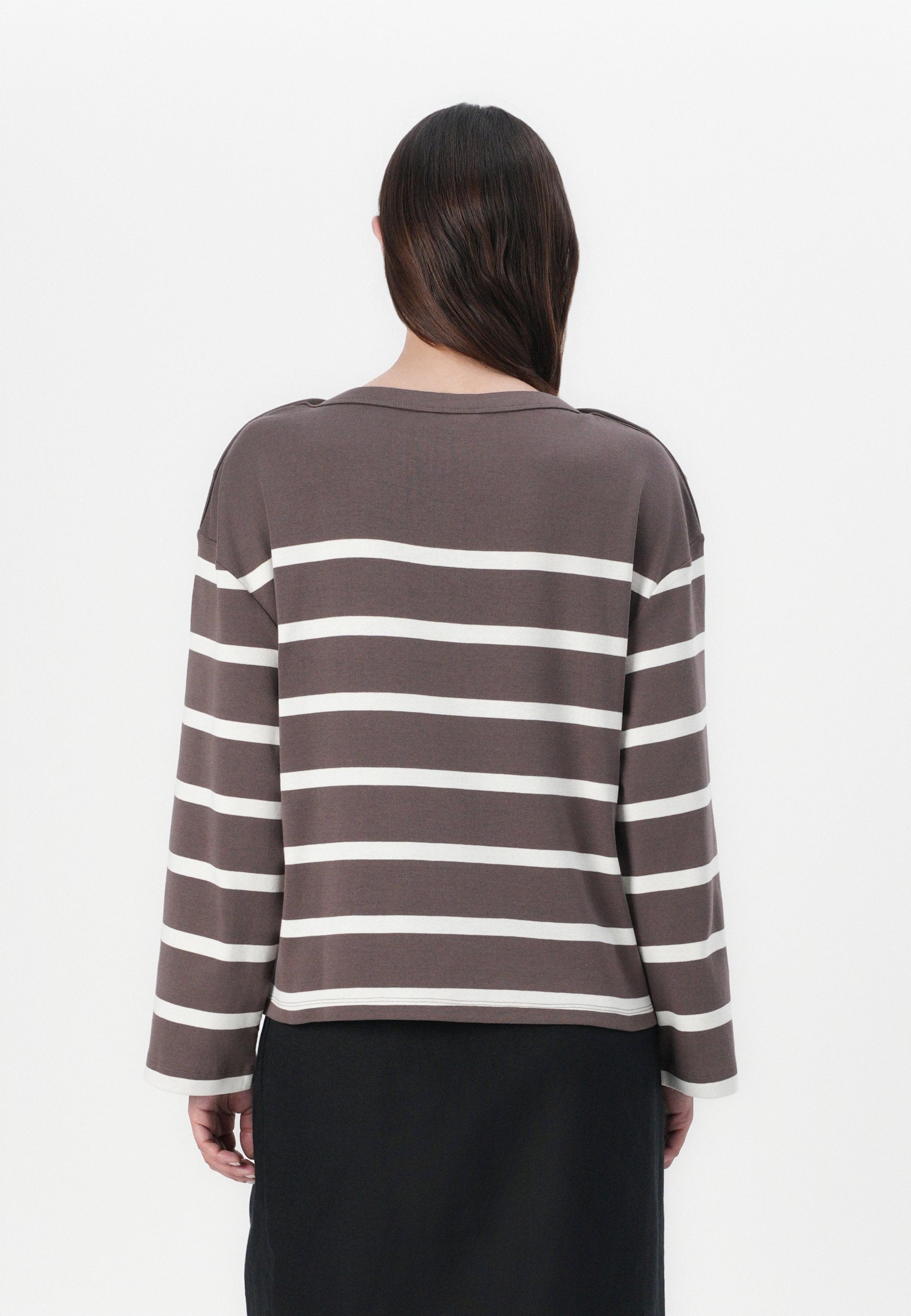 BUTTON BOAT TEE Media 4