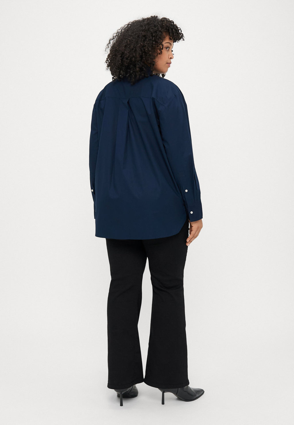 CURVE OVERSIZED FIT LOGO EMBROIDERY SHIRT Media 4
