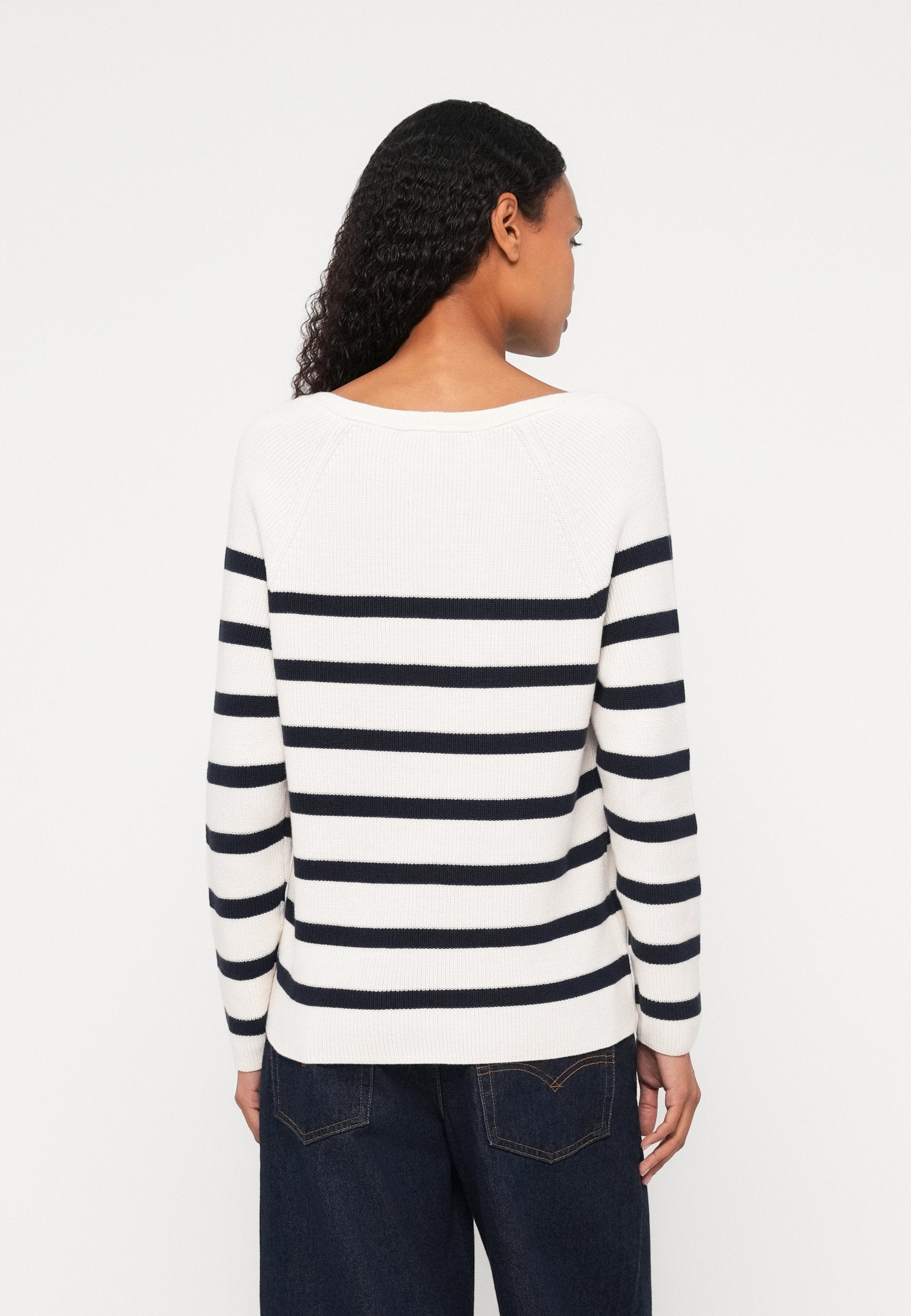 CARDI STITCH Media 4