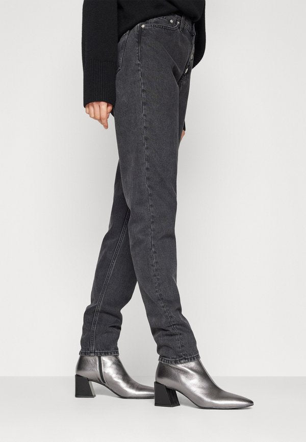 Calvin Klein Jeans MOM