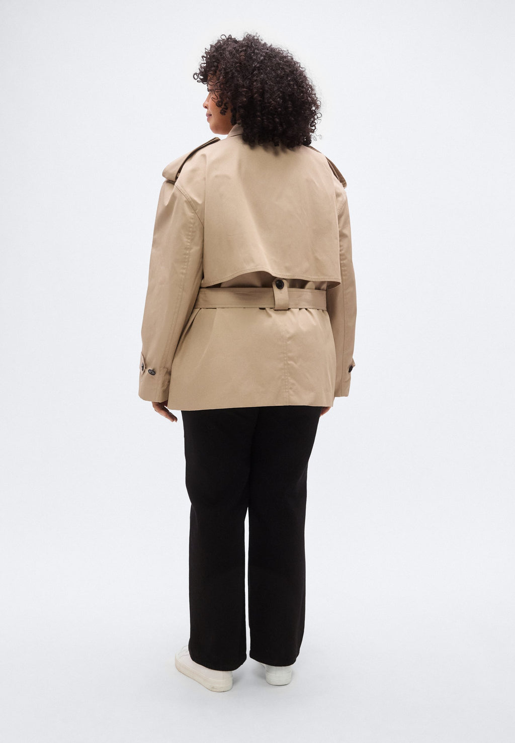 CURVE BELTED RELAXED SHORT TRENCH COAT Media 4