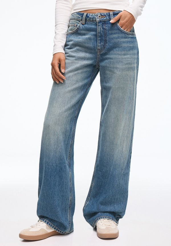Bershka STRAIGHT WIDE HIGH WAIST- JEANS - Baggy Jeans - light blue
